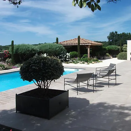 D'hote Au Calme Bed & Breakfast *